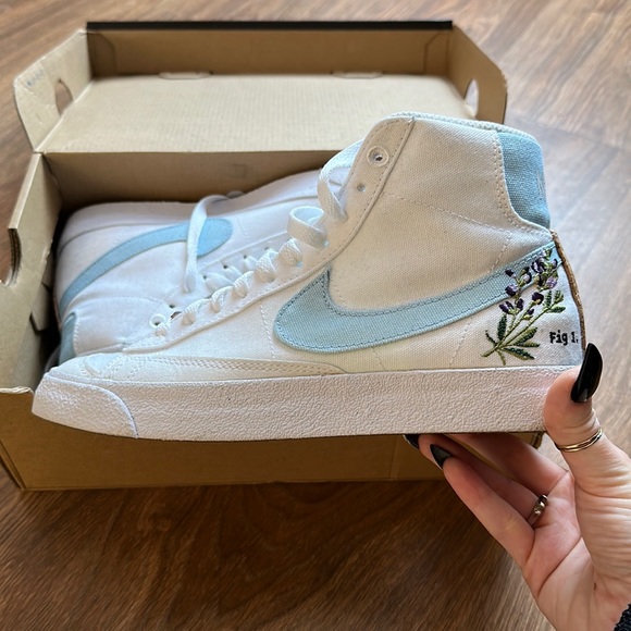 Nike Shoes - Nike Womens Blazer Mid ‘77 SE Indigo Size 6.5